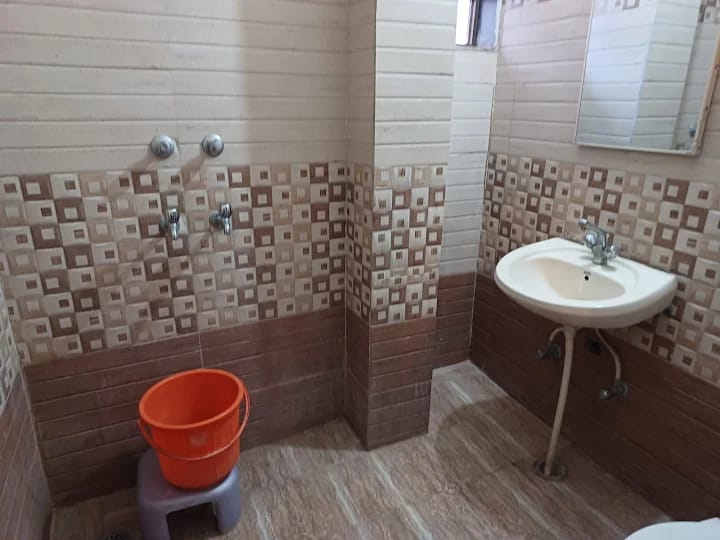 Deluxe Room Bathroom